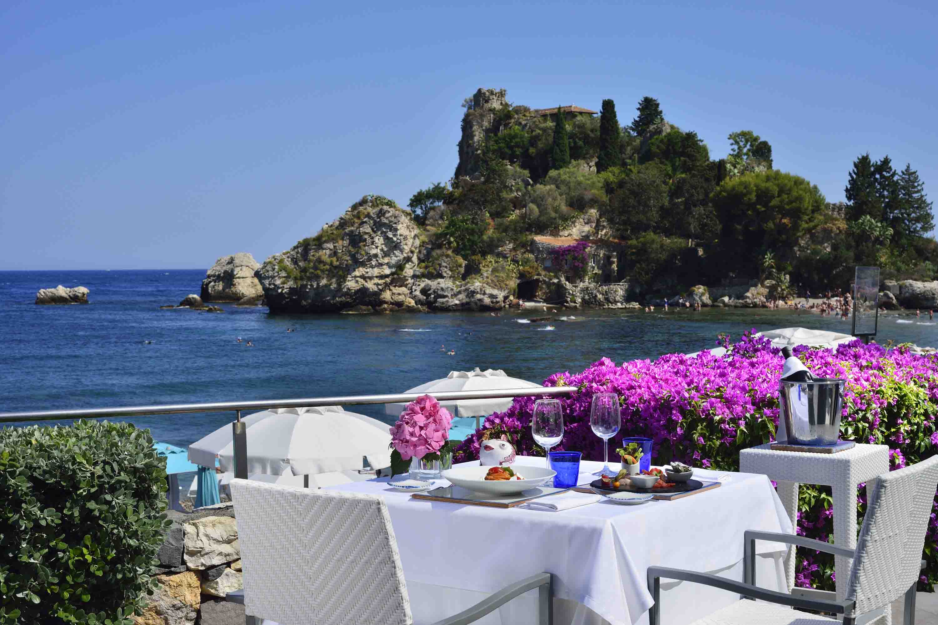 TAORMINA IN SPIAGGIA: APRE LA PLAGE RESORT